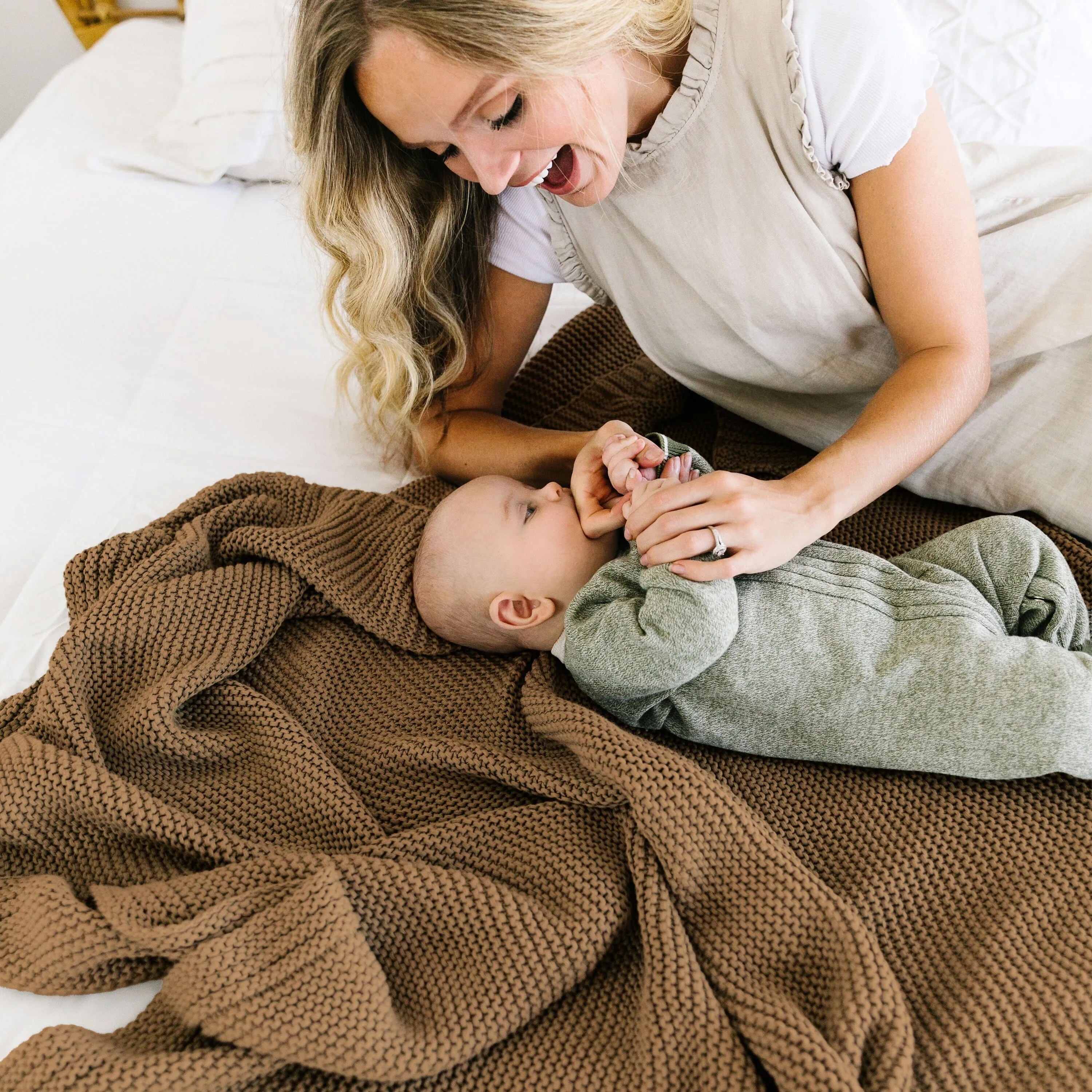 Chunky Knit Throw Blanket | Brown